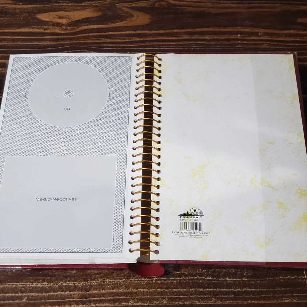 Pioneer Photo Album Lot of 2 BDP-35 300 Photos 4x6 Blue Burgundy New Archival